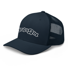 Carica l&#39;immagine nel visualizzatore di Gallery, StudsRin™ Trucker Cap
