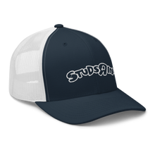 Carica l&#39;immagine nel visualizzatore di Gallery, StudsRin™ Trucker Cap
